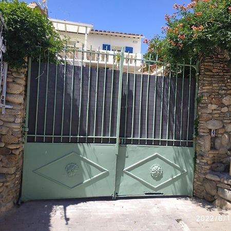 Appartement Centre Ville Du Boulou: Family Stay in City Center Le Boulou Exterior photo