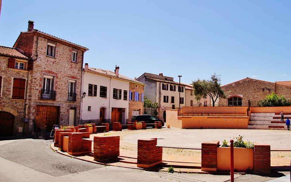 Appartement Centre Ville Du Boulou: Family Stay in City Center Le Boulou Exterior photo