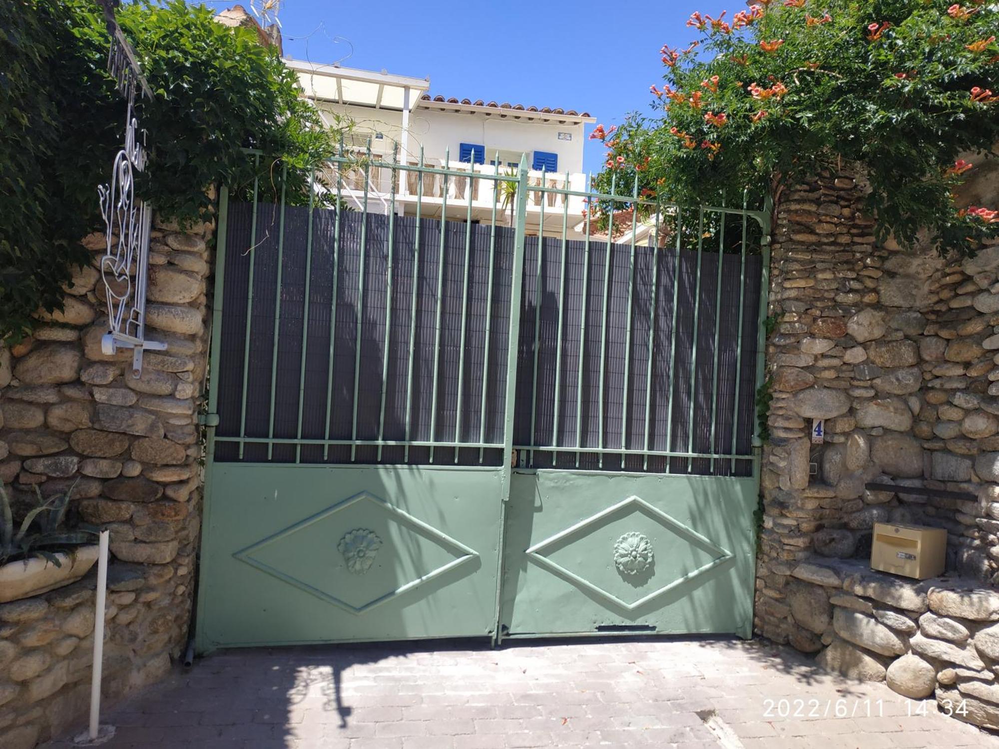 Appartement Centre Ville Du Boulou: Family Stay in City Center Le Boulou Exterior photo